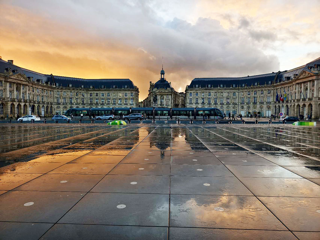 place de la bourse and reflection pool in Bordeaux